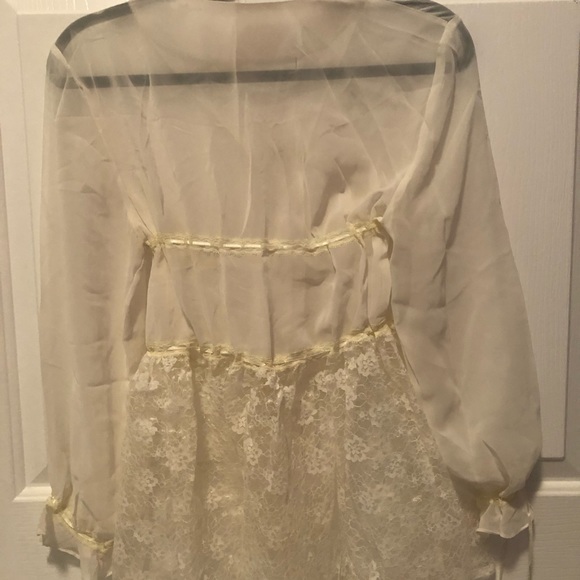 NEW Elegant Sheer Lace Top - Picture 5 of 9